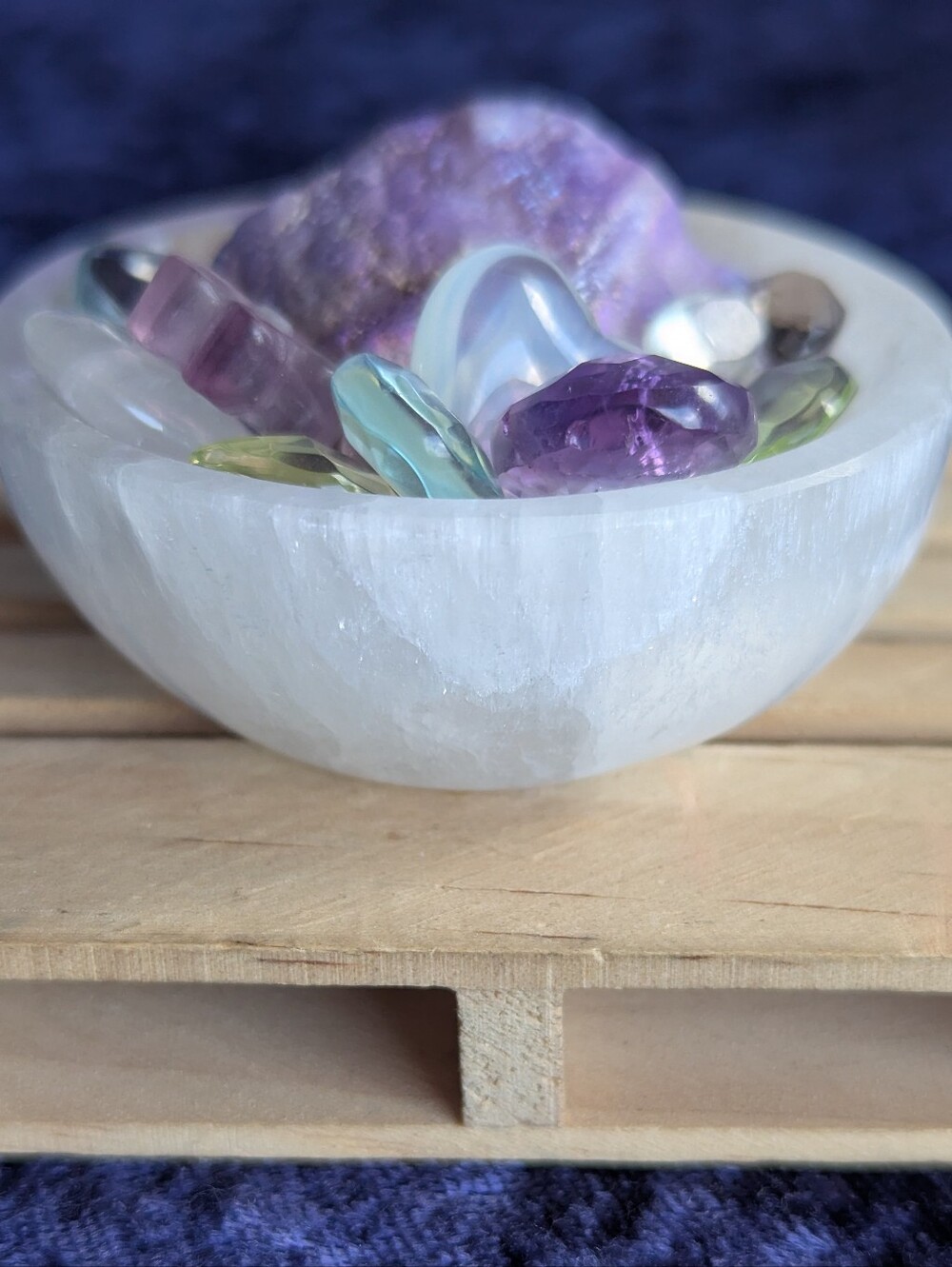 Lavender Aura Geode ☮️ Opalite Amethyst Aquamarine Fluorite Quartz Crystal Bowl - Picture 14 of 16